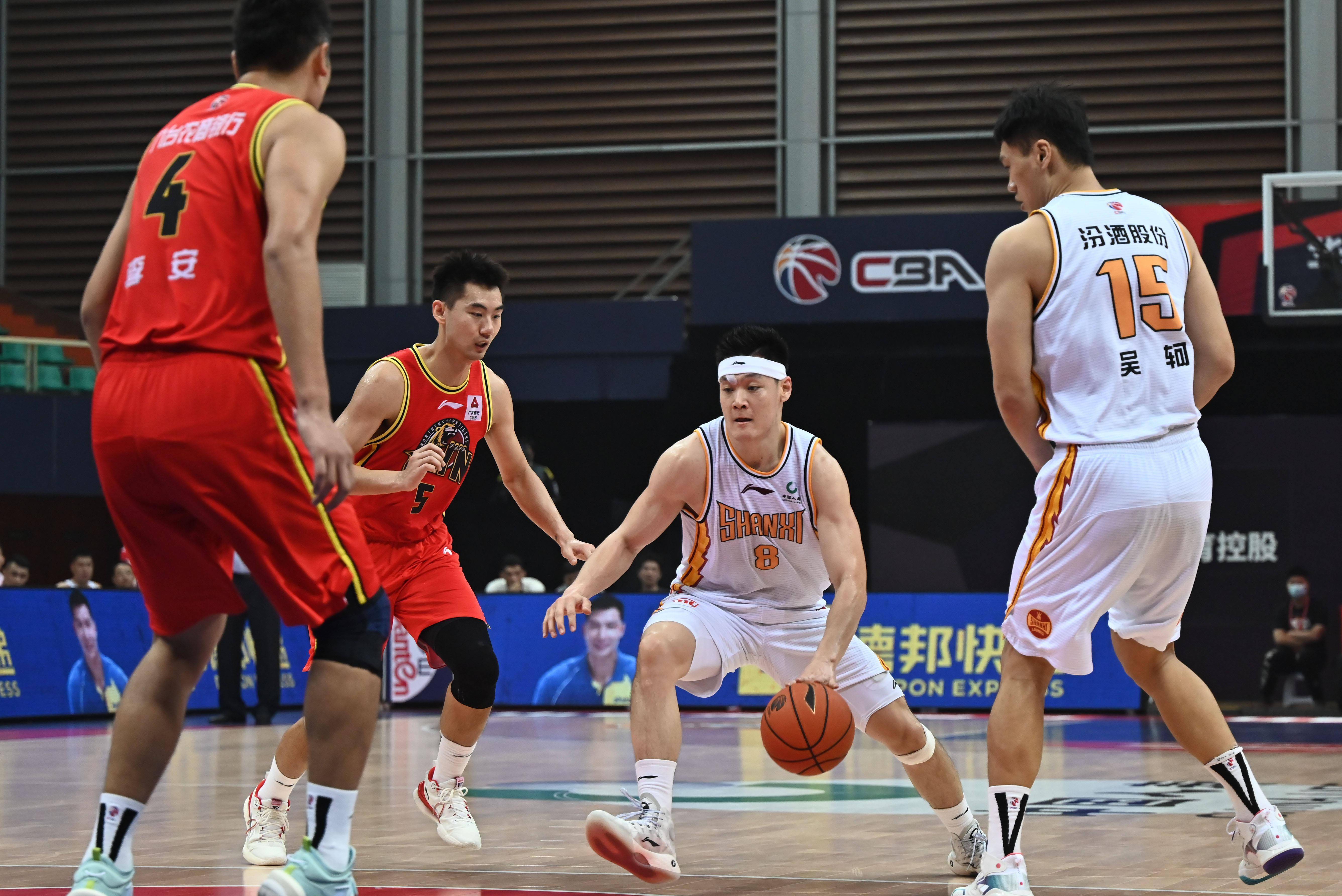 开云体育app-包含CBA常规赛冲刺阶段再迎强敌，斯图加特止住颓势，主帅态度——信心回归，资深球员宣示担当的词条-开云体育app